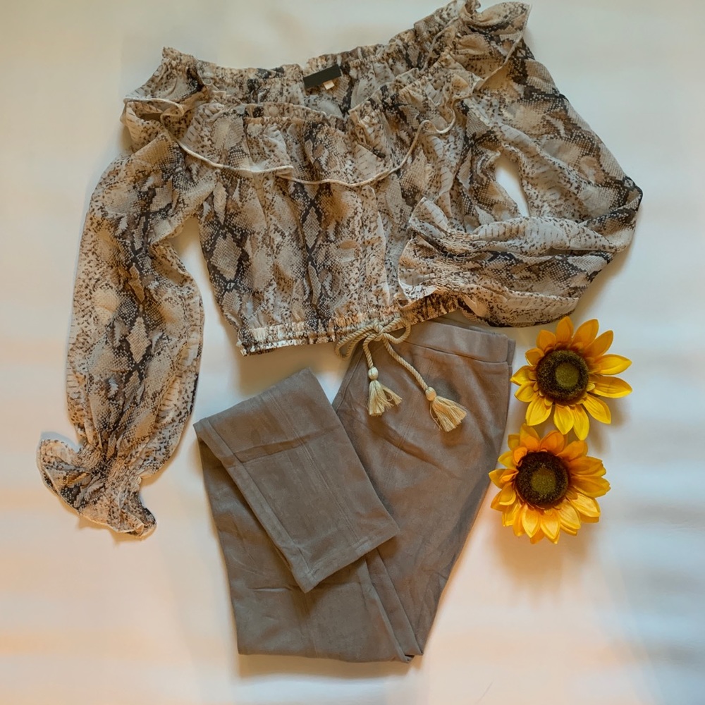 🌺Snake Print Crop Top - Picture 7 of 7